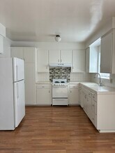 13931 Bessemer St in Van Nuys, CA - Foto de edificio - Building Photo