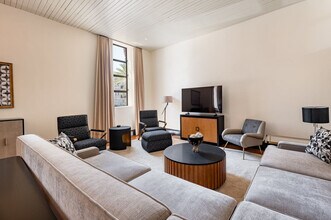 1011 Canal St in New Orleans, LA - Building Photo - Building Photo