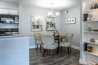 Grayson Park Apartment Homes in Irving, TX - Foto de edificio - Building Photo
