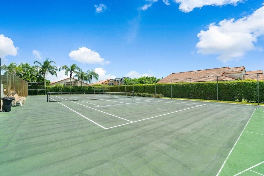 12235 Forest Greens Dr, Unit F201 in Boynton Beach, FL - Building Photo