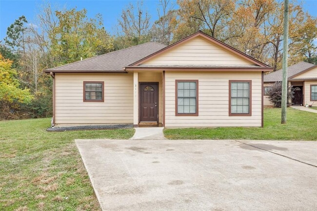 3129 Molly Dr in Huntsville, TX - Building Photo - Building Photo