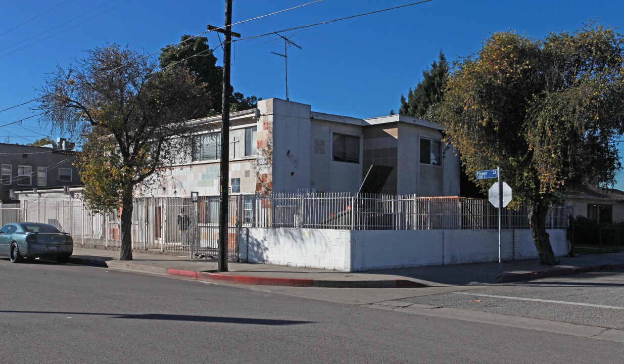426-428 W 77th St in Los Angeles, CA - Building Photo