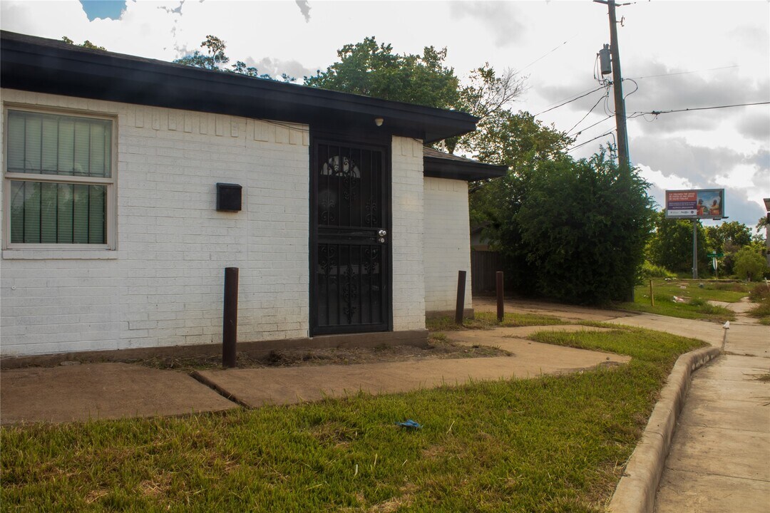 5302 Anzio Rd in Houston, TX - Building Photo