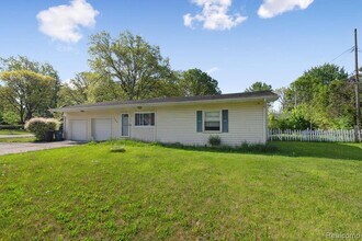 500 Trombley Rd in Troy, MI - Building Photo - Building Photo