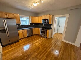 35 Cameron Ave, Unit 2 in Cambridge, MA - Building Photo