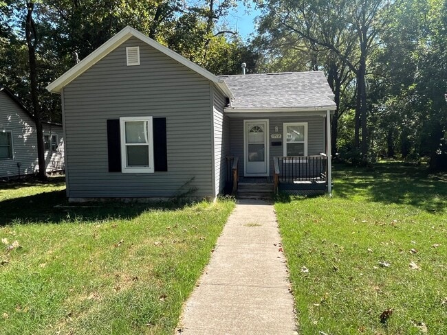 property at 1712 N Clay Ave
