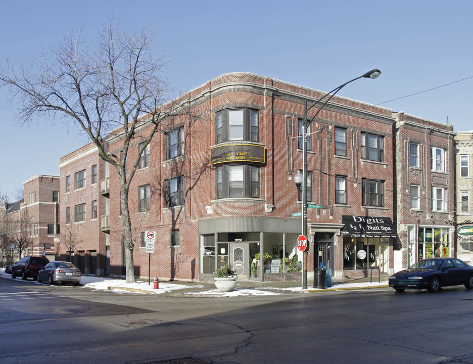 3700-3704 N Southport Ave in Chicago, IL - Foto de edificio