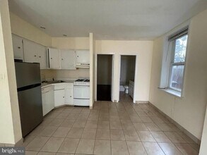 261 Queen St in Philadelphia, PA - Building Photo - Building Photo