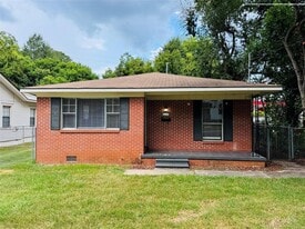 1619 Yancey Ave, Unit 10 in Montgomery, AL - Building Photo