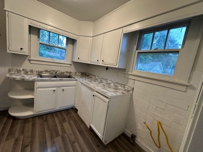1017 W Brons Ave in Peoria, IL - Building Photo - Building Photo