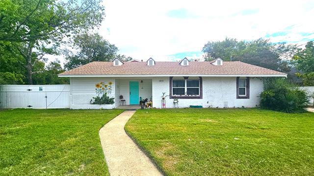 property at 1015 S Welch St
