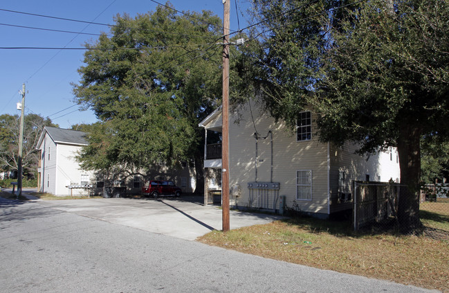 Floridas Place Apartments in North Charleston, SC - Building Photo - Building Photo