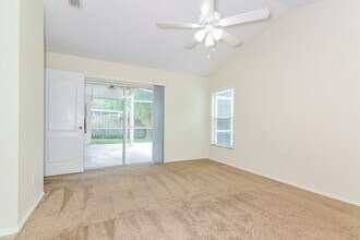 4904 Ridgemoor Cir in Palm Harbor, FL - Building Photo - Building Photo
