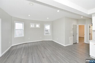 23 Bayview Ave in Jersey City, NJ - Building Photo - Building Photo