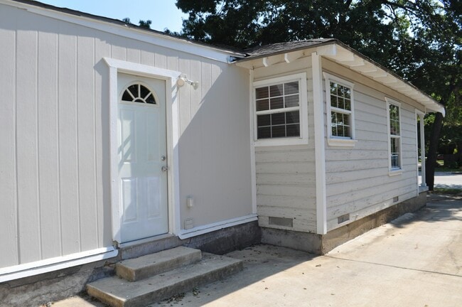 1416 Easton Rd in Dallas, TX - Building Photo - Building Photo