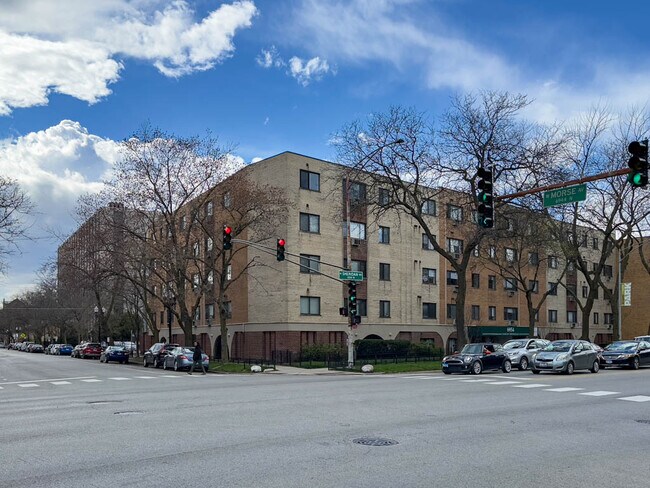 property at 6954 N Sheridan Rd