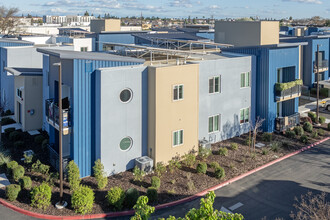 Alegre Commons in Fresno, CA - Foto de edificio - Building Photo