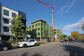 400 2nd St NE in Minneapolis, MN - Foto de edificio - Building Photo