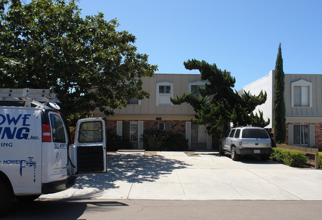 Chalcedony Apartments in San Diego, CA - Building Photo - Building Photo