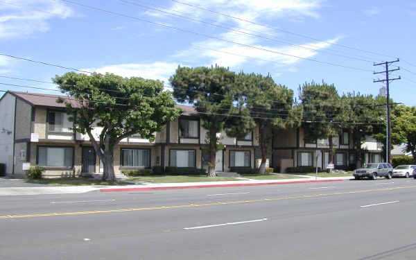 Pine Tree Park Apartments in Garden Grove, CA - Building Photo - Building Photo