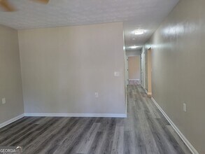 88 Holly Rd NW in Atlanta, GA - Building Photo - Building Photo
