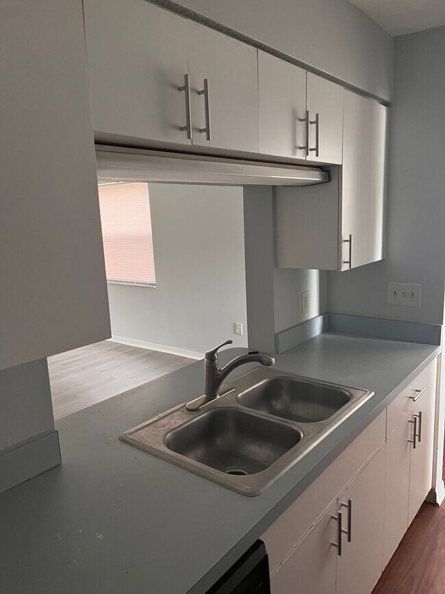 10340 Kidron Ave in Englewood, FL - Building Photo - Building Photo