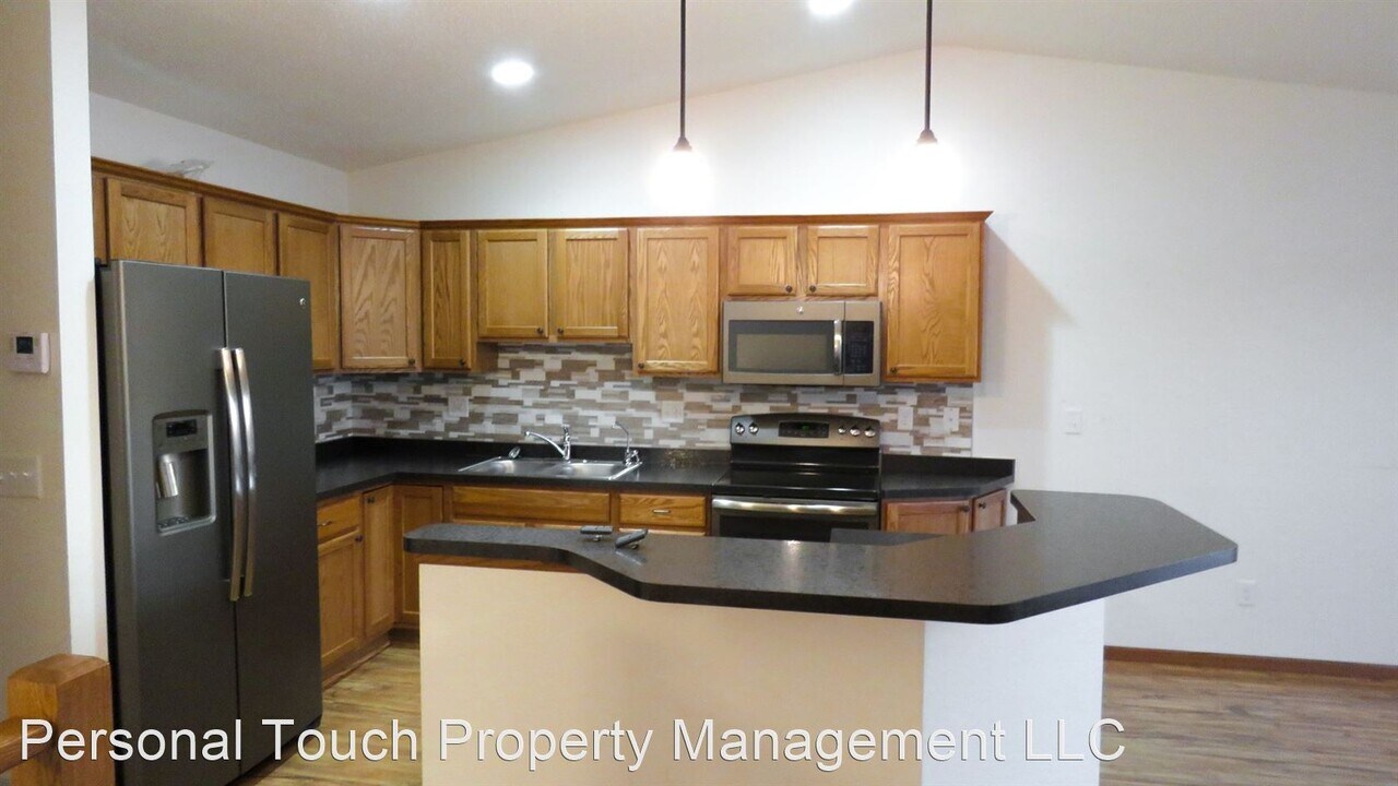 2520 5th St W in West Fargo, ND - Building Photo