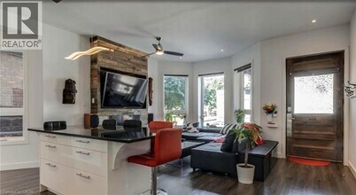 12 West Avenue N in Hamilton, ON - Building Photo - Building Photo