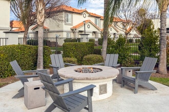 Ascent Townhome Apartments in Fresno, CA - Building Photo - Building Photo