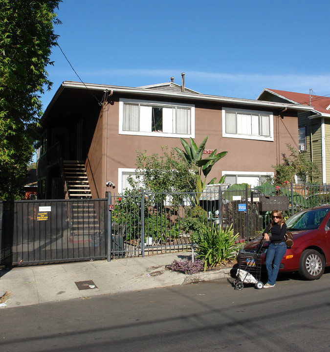 951-955 Hyperion Ave in Los Angeles, CA - Building Photo