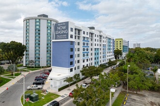 Brisas Del Este II in Miami, FL - Building Photo - Building Photo