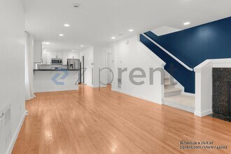 10544 Midvale Ave N in Seattle, WA - Building Photo - Building Photo
