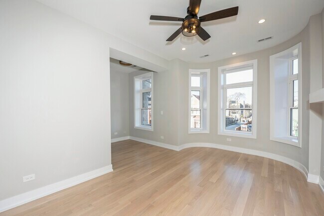 1541 N Washtenaw Ave-Unit -2 in Chicago, IL - Foto de edificio - Building Photo