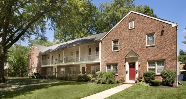 Alden Apartments in Rahway, NJ - Foto de edificio - Building Photo