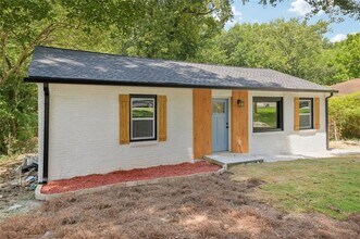 2909 Diana Dr SW in Atlanta, GA - Building Photo - Building Photo