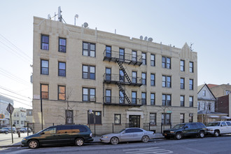 95-36 42nd Ave in Flushing, NY - Foto de edificio - Building Photo