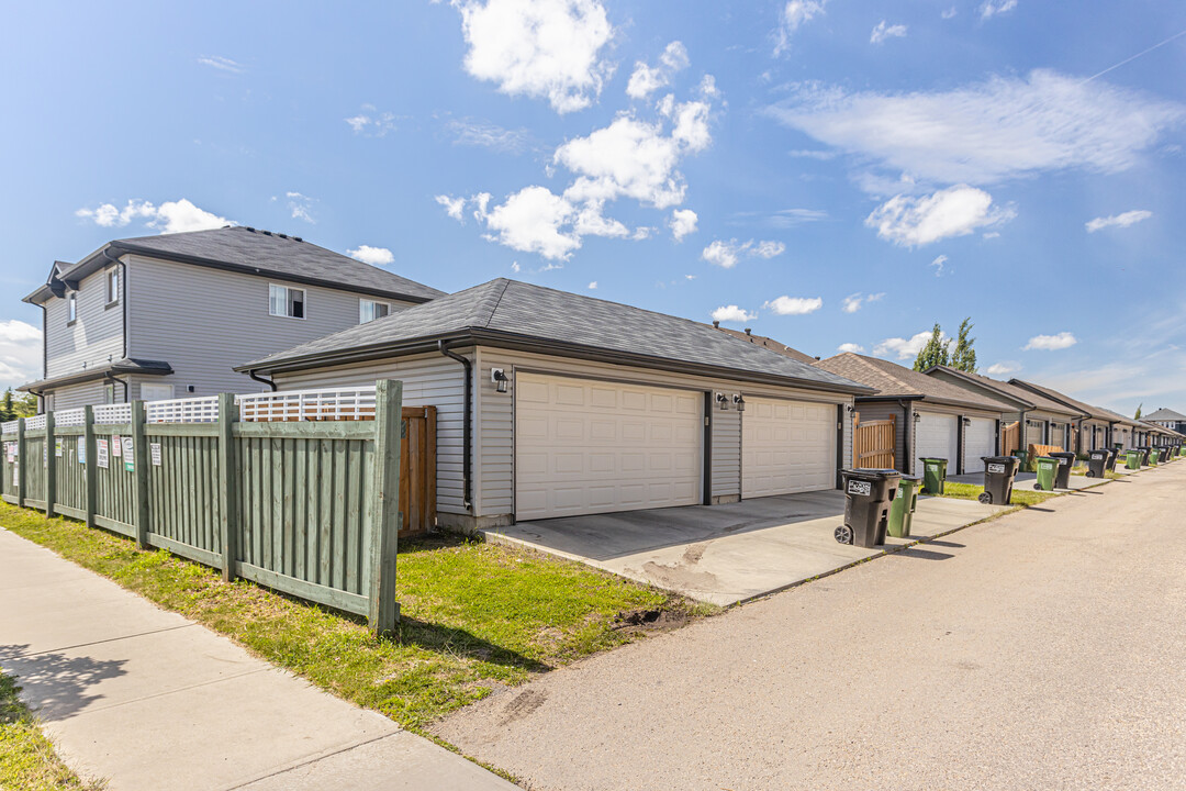 1226 163 St SW in Edmonton, AB - Building Photo