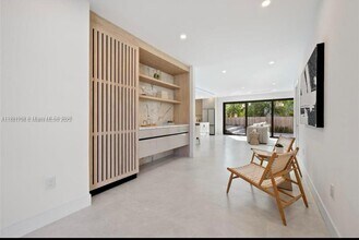 3390 Oak Ave in Miami, FL - Building Photo - Building Photo