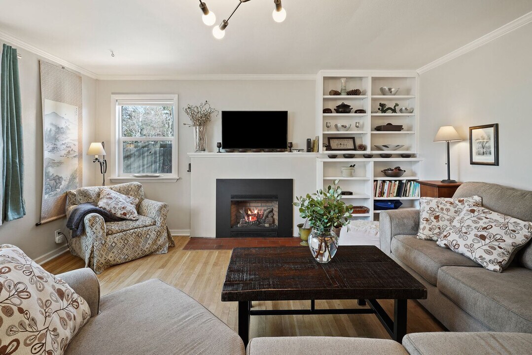 1133 NW Lexington Ave in Bend, OR - Building Photo