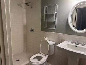 1824 Northcrest Dr in Waco, TX - Foto de edificio - Building Photo