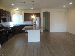 6382 Jackson Spring Rd in Las Vegas, NV - Building Photo - Building Photo
