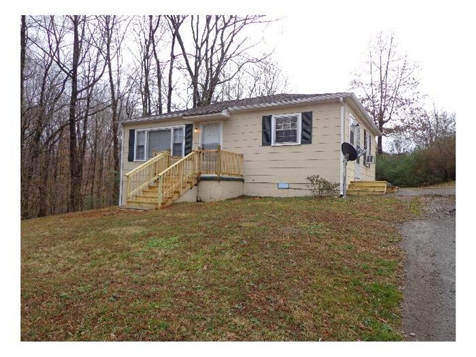 443 Gary Hills Dr in Clarksville, TN - Building Photo