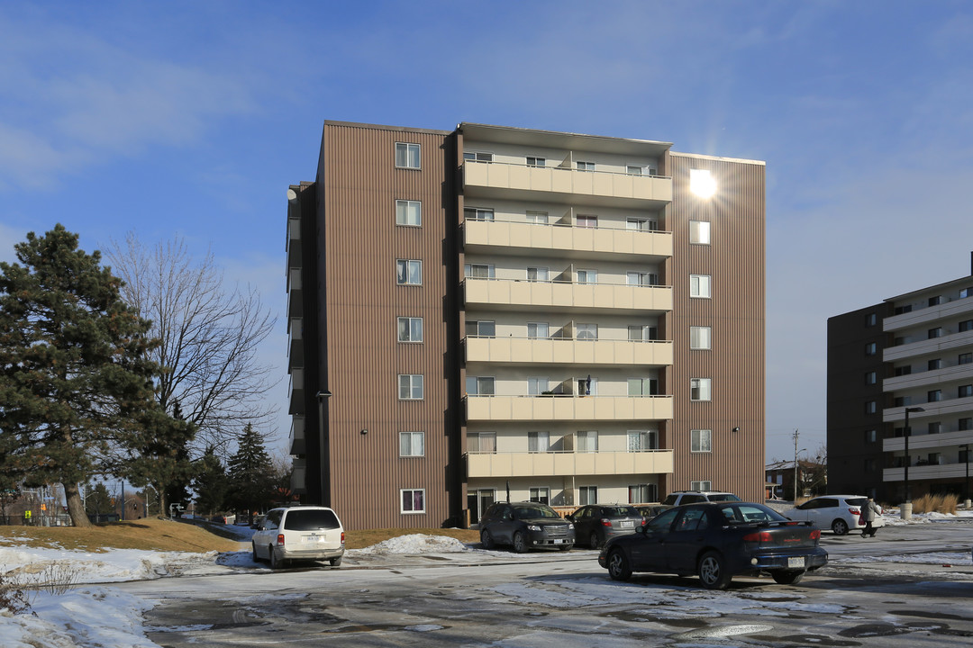 Chicopee Court in Kitchener, ON - Building Photo