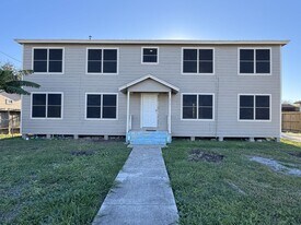 5410 Burton Ln in Corpus Christi, TX - Building Photo