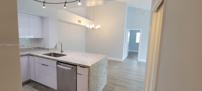 677 SW 111th Ave, Unit #303 in Pembroke Pines, FL - Building Photo - Building Photo