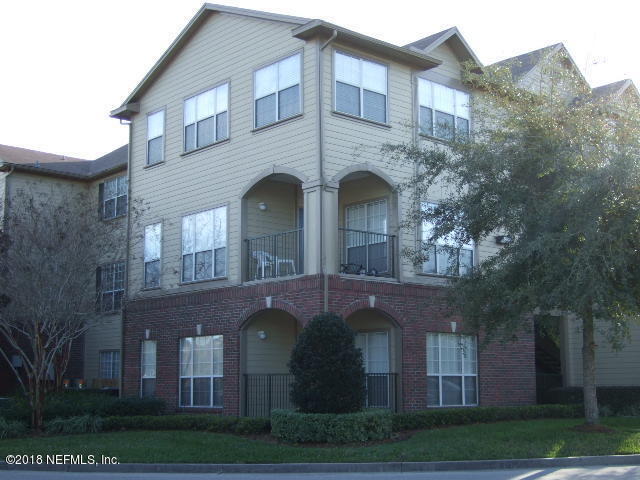 7800 Point Meadows Dr in Jacksonville, FL - Building Photo