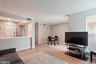 1504 Lincoln Way in McLean, VA - Building Photo - Building Photo