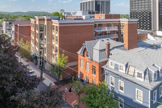 Vail Commons in Morristown, NJ - Foto de edificio - Building Photo