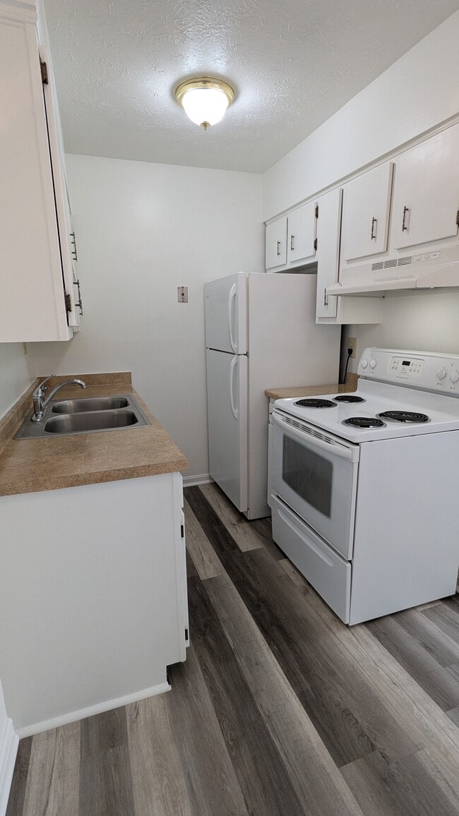 302 Crescent Ct, Unit 2 in Louisville, KY - Foto de edificio - Building Photo