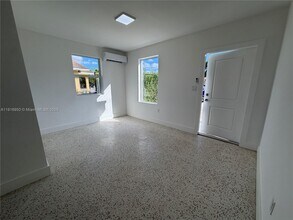 2784 SW 31st Pl in Miami, FL - Building Photo - Building Photo